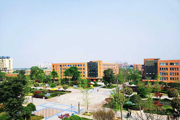 成都五月花高級技工學(xué)校校園一角