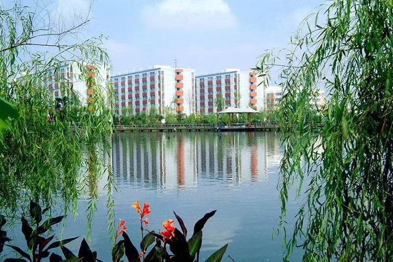 四川城市技師學(xué)院校園一角
