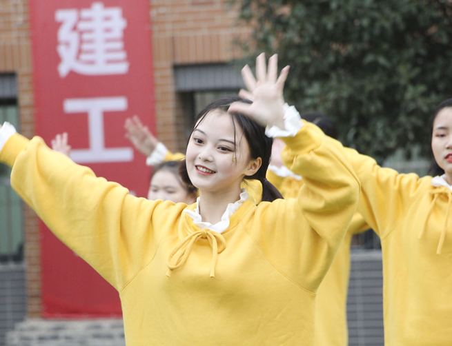 成都五月花高級(jí)技工學(xué)校幼兒舞蹈大賽開始啦!