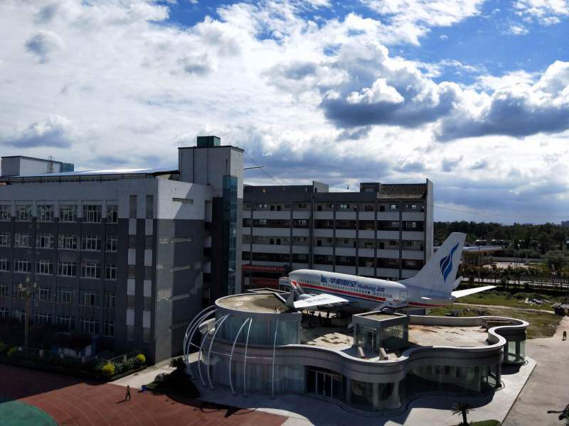 成都機(jī)電校校園一角