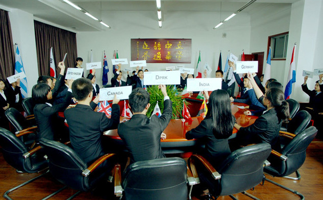 成都外國(guó)語(yǔ)學(xué)校學(xué)生在學(xué)習(xí)英語(yǔ)