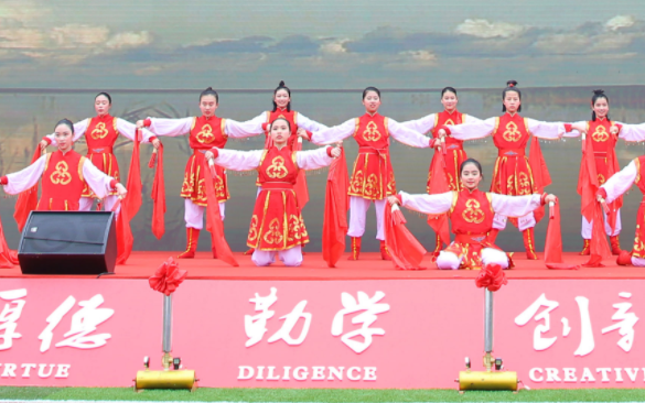 成都市實(shí)驗(yàn)外國語學(xué)校學(xué)生表演活動
