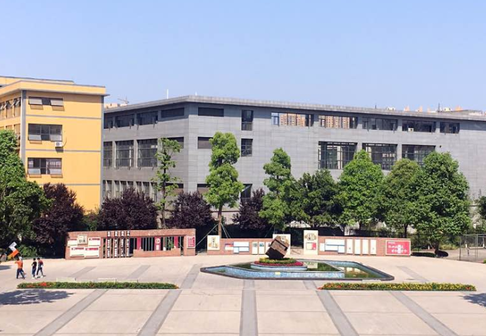 華達(dá)高中學(xué)校校園一角