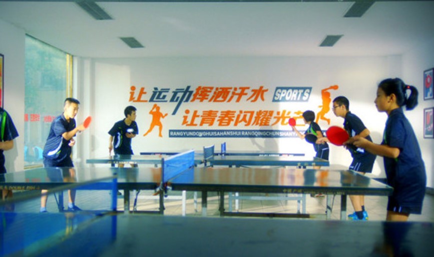 成都外國語學(xué)校學(xué)子在運(yùn)動