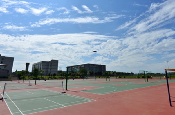 四川礦產(chǎn)機(jī)電技師學(xué)院操場