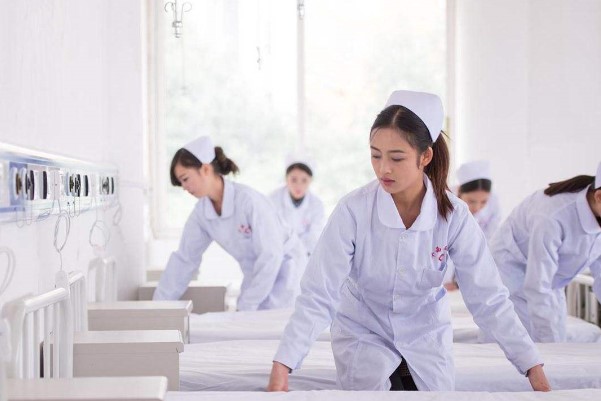 成都希望衛(wèi)校護(hù)理班同學(xué)