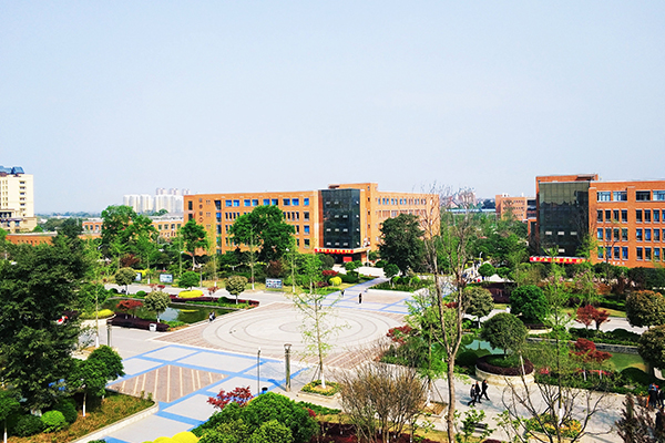 美麗的五月花學(xué)校校園