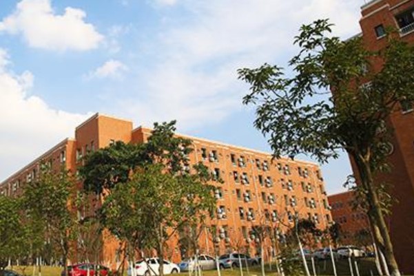 成都五月花高級技工學校校園一角