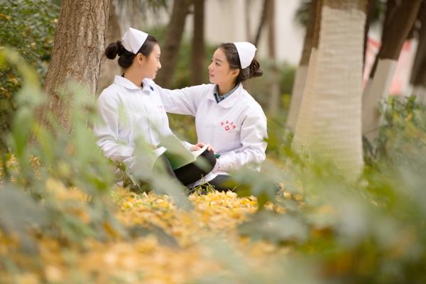 成都希望衛(wèi)校管理好不好