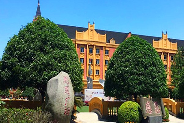 成都希望附中校園環(huán)境圖片