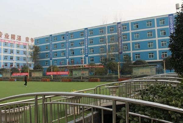 成都希望衛(wèi)校校園環(huán)境