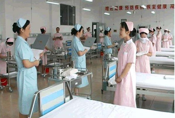 成都希望衛(wèi)校學子風采