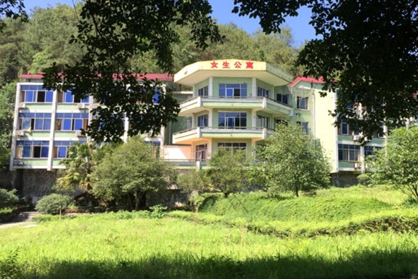 樂山醫(yī)科校女生宿舍