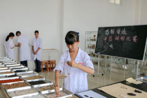藥劑專業(yè)學(xué)生風(fēng)采