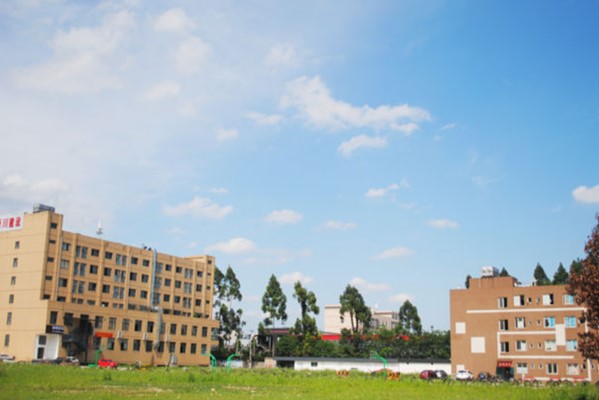 成都北方汽修校園環(huán)境