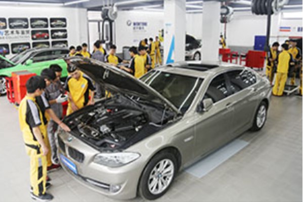 萬通職業(yè)學(xué)校汽修實(shí)訓(xùn)基地