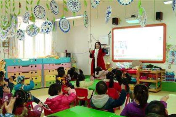 幼兒教育專業(yè)學(xué)生在上課