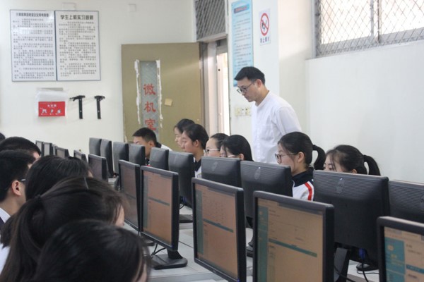 財貿(mào)職業(yè)高中學(xué)校會計電算化技能大賽