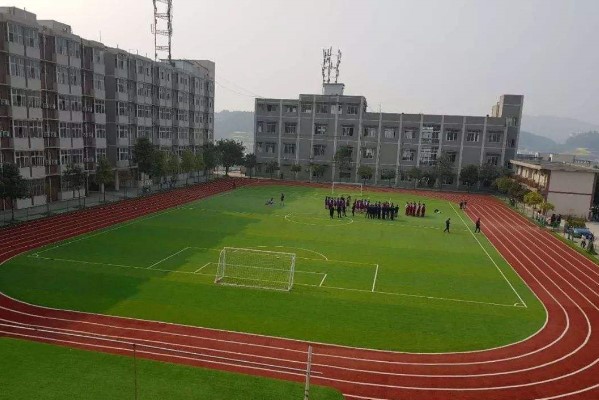 南充電子工業(yè)學(xué)校操場(chǎng)
