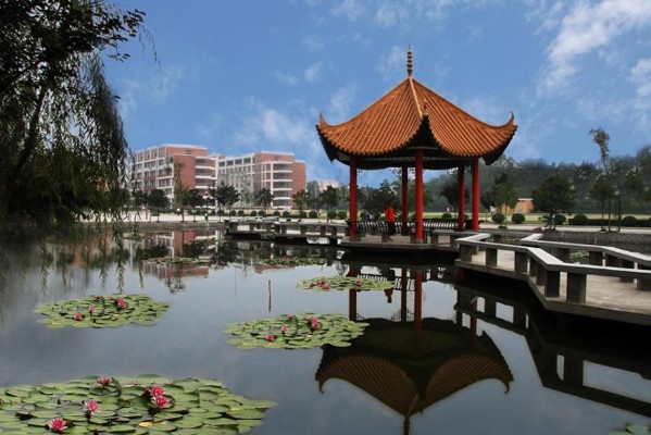 四川城市技師學(xué)院校園風(fēng)景