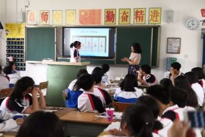 四川商務(wù)職業(yè)學(xué)?！爸腔壅n堂”一直在進(jìn)行