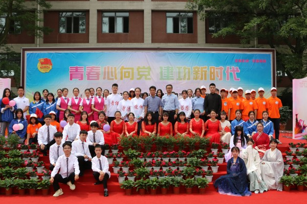 成都石化工業(yè)學(xué)校收費(fèi)標(biāo)準(zhǔn)怎么樣