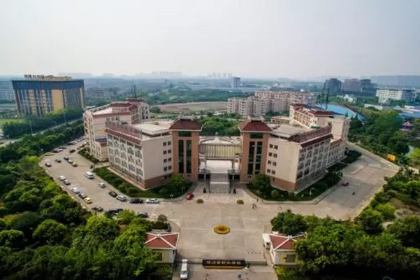 四川省針灸學(xué)校校園一角