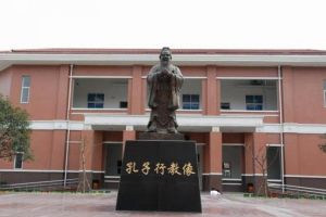 成都中職學(xué)校怎么收費(fèi) 崇慶中學(xué)助學(xué)金政策是怎樣的