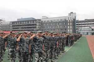 成都中專學(xué)校哪家強(qiáng) 成都機(jī)電工程學(xué)校軍訓(xùn)開始啦