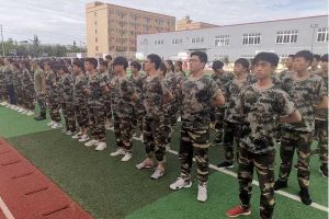 四川中專學(xué)校軍訓(xùn)進(jìn)行時(shí) 四川科華高級(jí)技工學(xué)校軍訓(xùn)集錦來啦