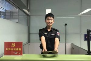 保持內(nèi)心的那份純樸—記成都市東星航空職業(yè)學(xué)校就業(yè)明星唐邦朔