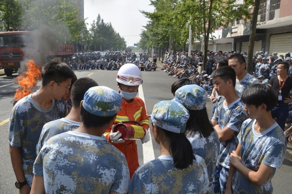 中國五冶大學(xué)2019級(jí)新生“零”距離學(xué)習(xí)消防安全知識(shí)
