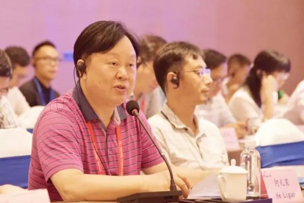 綿陽職業(yè)技術(shù)學校校長代表參加論壇會