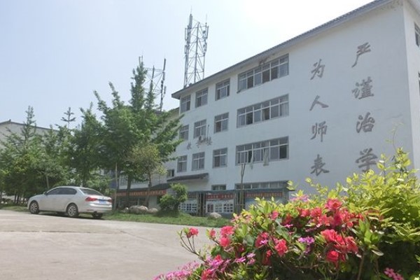 四川育英醫(yī)養(yǎng)科技技工學(xué)校校園一角