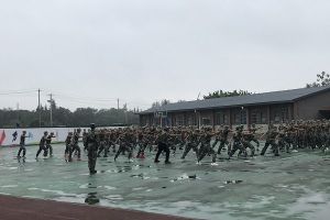 四川中職院校大全 成都天府職業(yè)技術學校舉行2019軍訓成果匯報表演