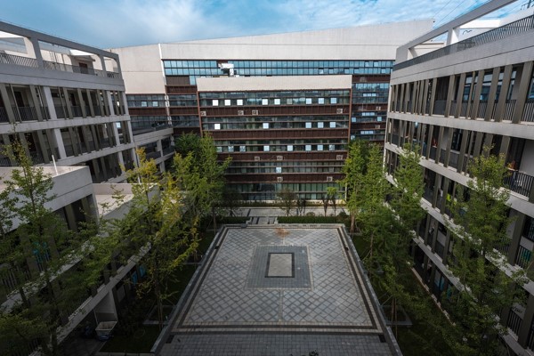 四川省成都市中和職業(yè)中學(xué)校園一角