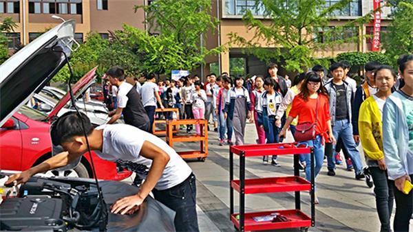 成都市郫都區(qū)友愛職業(yè)技術學校
