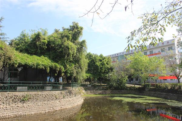 成都青華職業(yè)學校