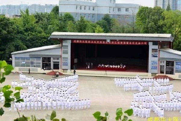 華大衛(wèi)校2019級(jí)軍訓(xùn)匯演