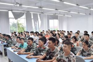 成都中專學校軍訓季 2019年北方汽修學院迷彩青春軍歌響起