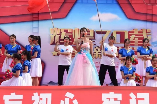 射洪旅游學(xué)校舉行2019年迎國慶文藝匯演