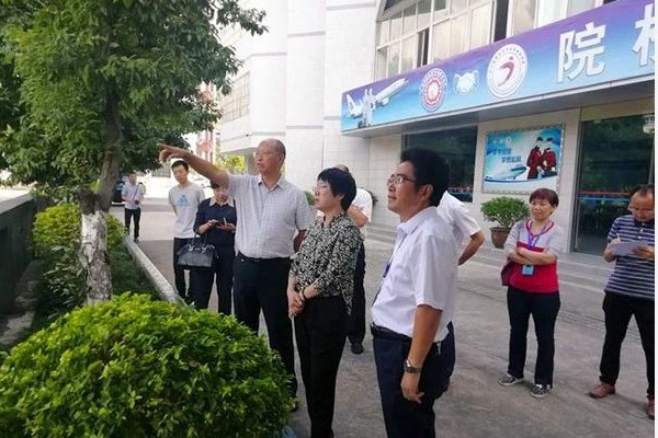 攀枝花經(jīng)貿(mào)旅游學(xué)校歡迎馬曉鳳副市長蒞臨調(diào)研