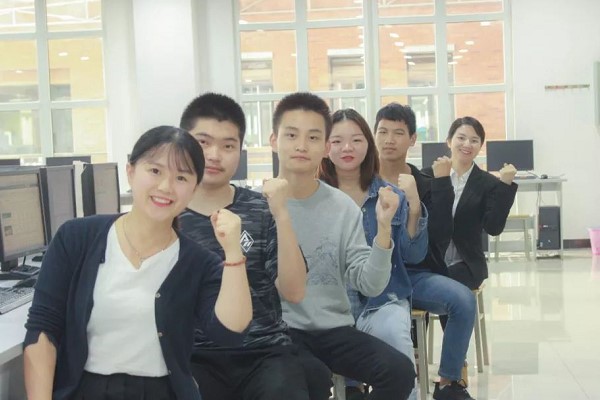 成都五月花高級技工學校備戰(zhàn)2019年技工學校創(chuàng)新大賽