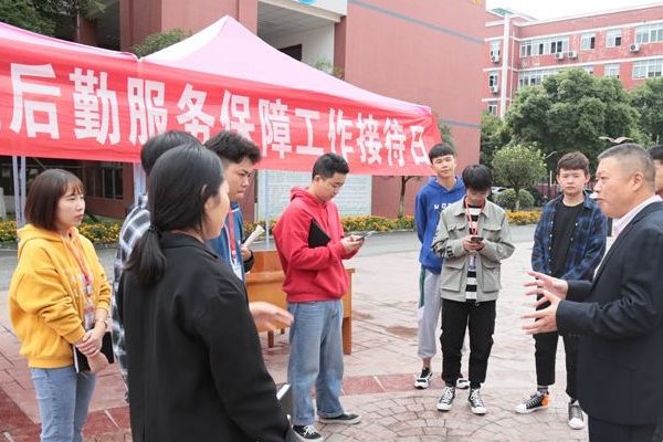 四川托普信息技術職業(yè)學院開展“走進后勤”主題活動