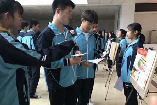 四川省志翔職業(yè)技術(shù)學(xué)校舉辦建國70周年手抄報比賽