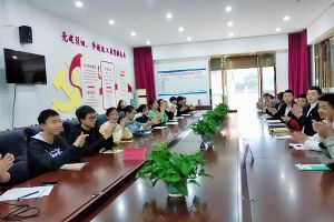成都中專學(xué)校五月花學(xué)校召開學(xué)生座談會(huì)