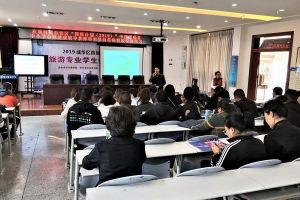 成都市蜀興職業(yè)中學(xué)迎接心理健康輔導(dǎo)教師學(xué)習(xí)