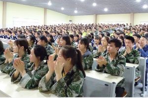成都高中學(xué)校成藝附中入黨積極分子培訓(xùn)開班!