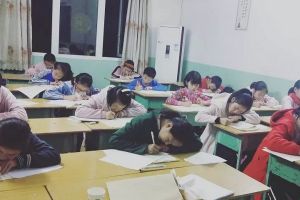 成都中職院校翰林學(xué)校舉辦知識競賽
