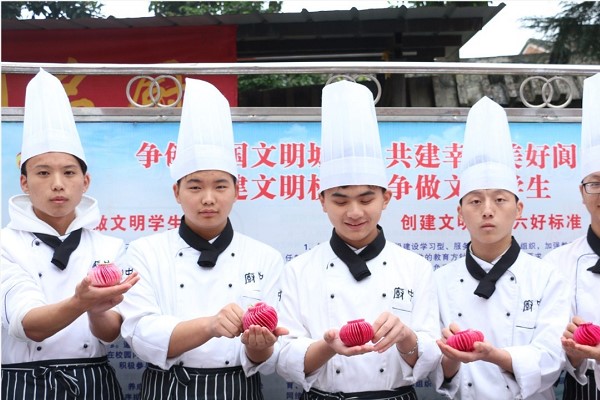閬中師范學(xué)校舉行表彰大會